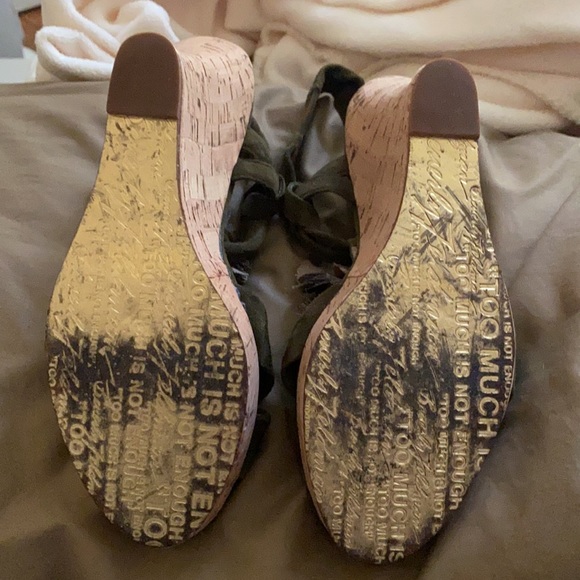 Beverly Feldman green rose wedge shoes 6.5 - Picture 5 of 5